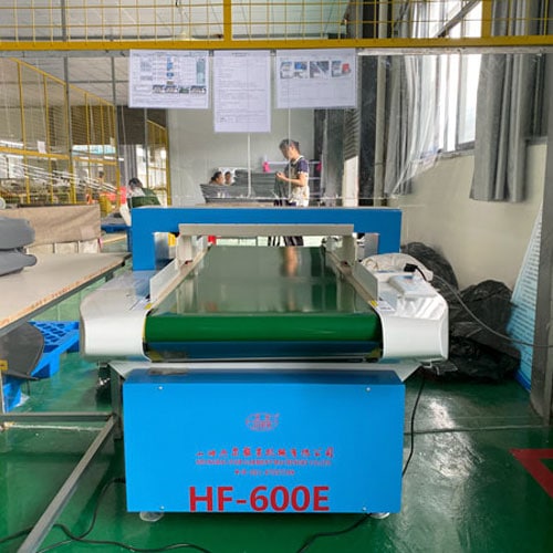 Product inspection desk of Honeyoung bag