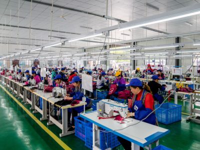 Taller de costura para fabricantes de bolsos de mano
